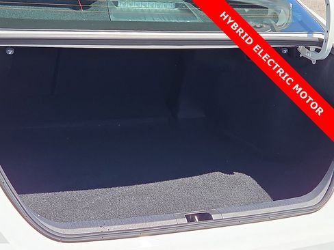 Used 2025 Toyota Camry SE FWD image 9