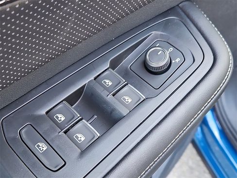 Certified 2025 Volkswagen Atlas Cross Sport SEL image 21