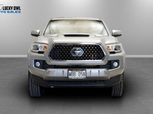 Used 2018 Toyota Tacoma TRD Sport AWD/4WD image 3
