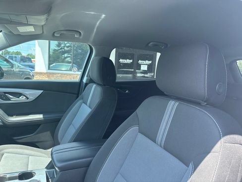 Used 2025 Chevrolet Blazer LT FWD image 3