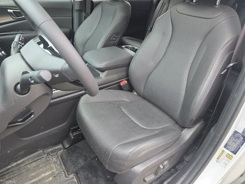 Used 2025 Kia Carnival SX w/ SX Dark Edition Package image 21