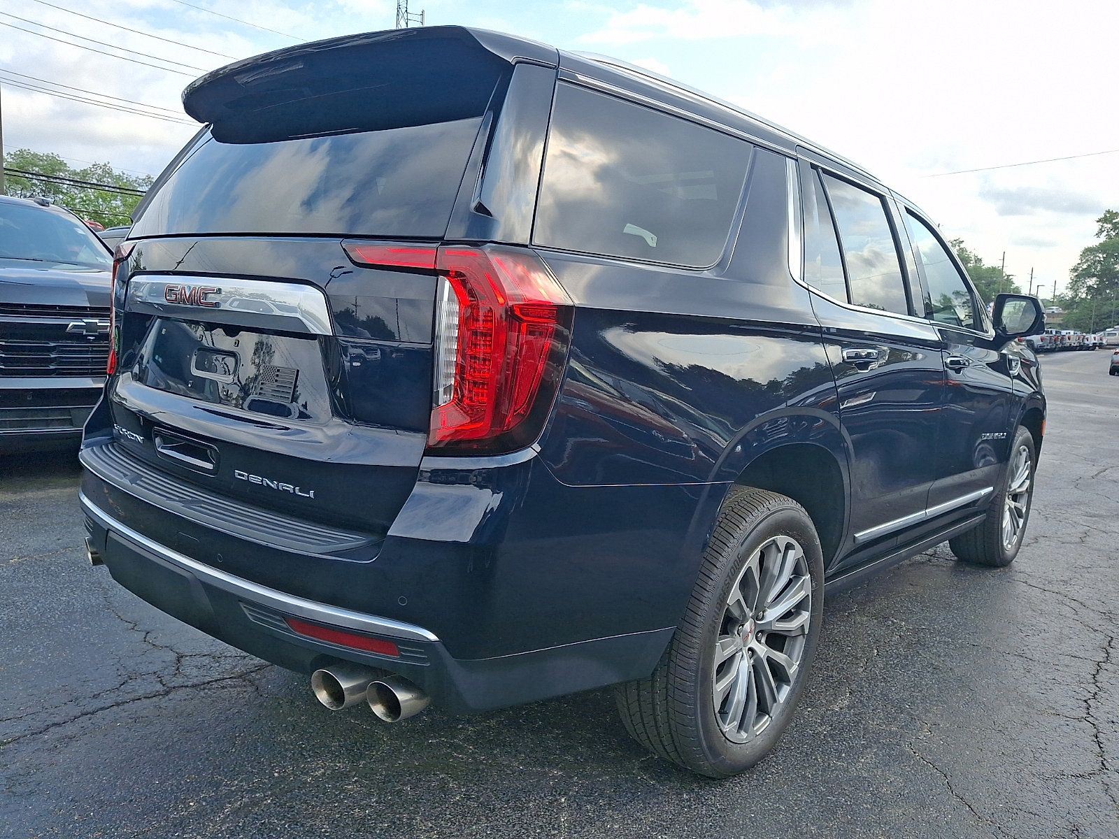 Used 2022 GMC Yukon Denali AWD/4WD image 6