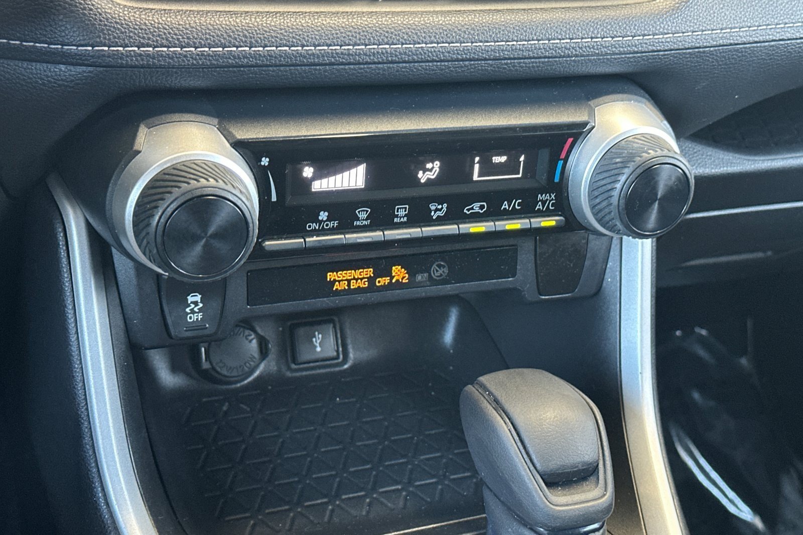 Used 2021 Toyota RAV4 LE w/ Carpet Mat Package (TMS) FWD image 19