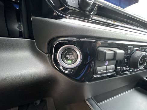 Certified 2023 Chevrolet Silverado 1500 High Country w/ High Country Premium Package AWD/4WD image 17