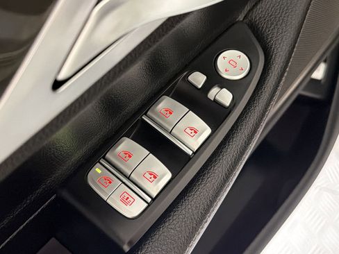 Used 2020 BMW 740i w/ M Sport Package RWD image 22