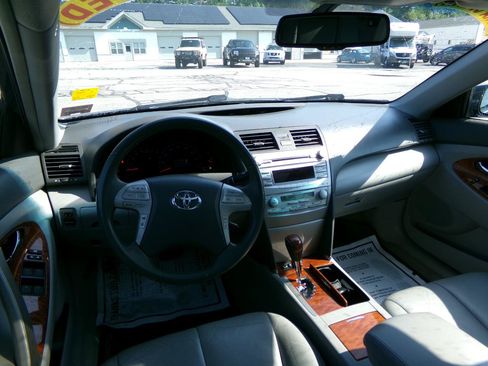 Used 2010 Toyota Camry XLE FWD image 9