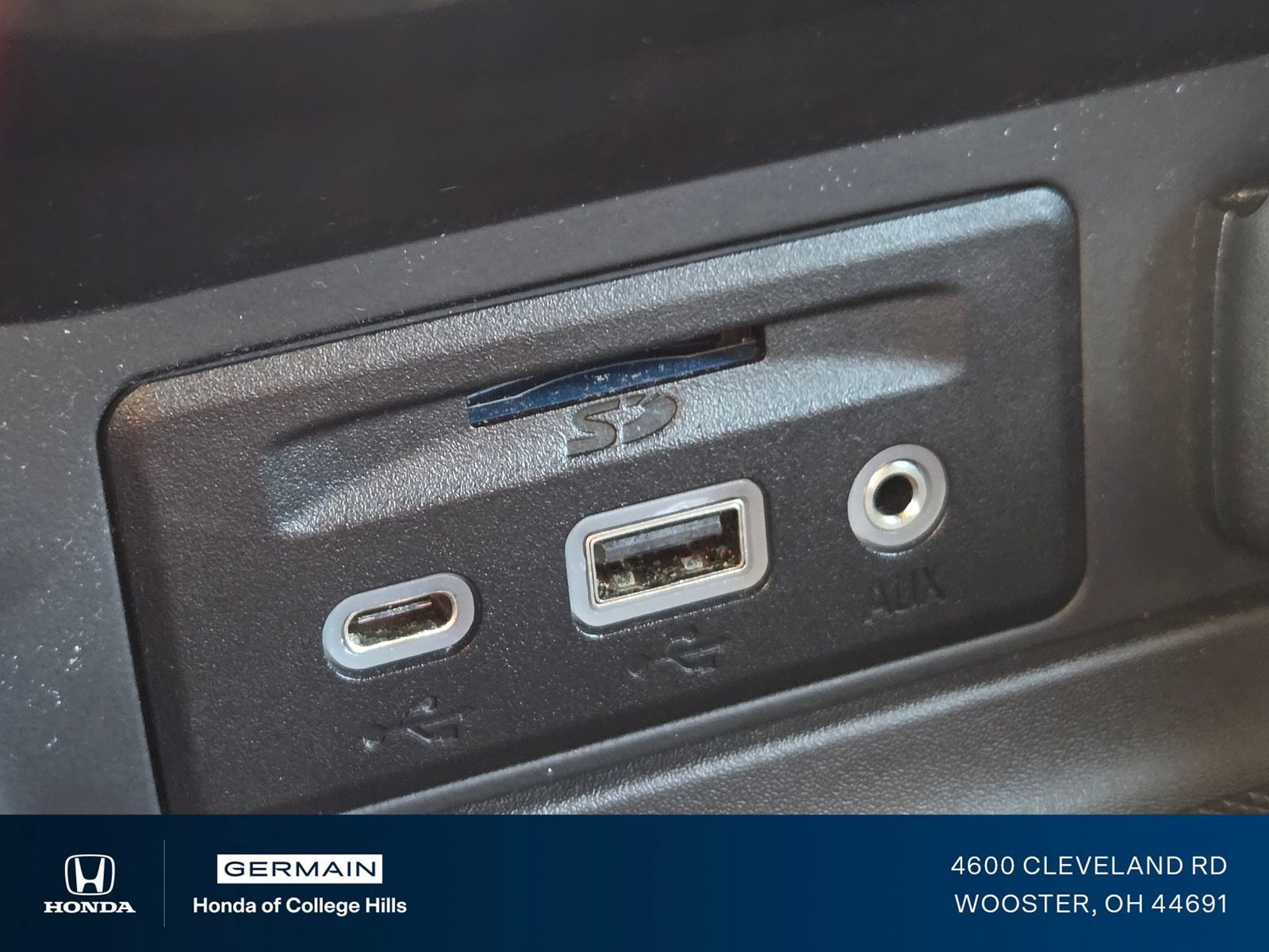 Used 2024 GMC Terrain SLT AWD/4WD image 34