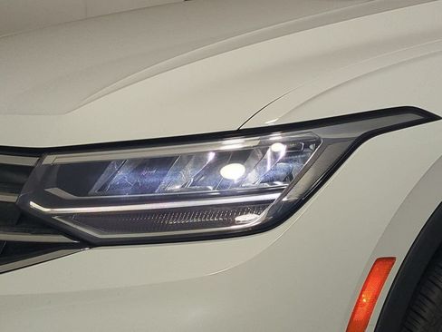 Used 2022 Volkswagen Tiguan SE FWD image 10