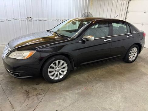 Used 2013 Chrysler 200 Limited FWD image 4
