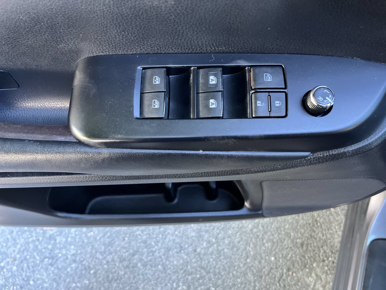 Used 2018 Toyota Highlander XLE AWD/4WD image 3