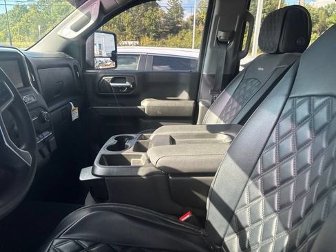 Used 2023 Chevrolet Silverado 2500 Custom w/ Custom Value Package AWD/4WD image 5
