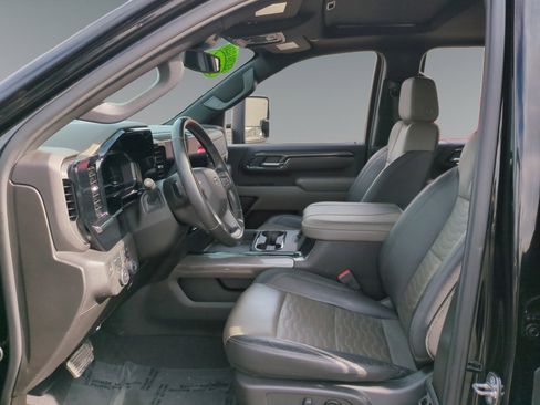 Used 2024 Chevrolet Silverado 2500 ZR2 image 9