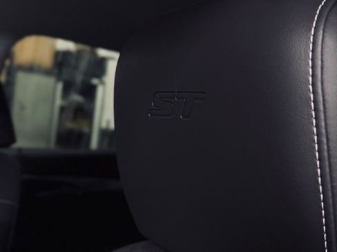 Used 2025 Buick Envision Sport Touring image 18