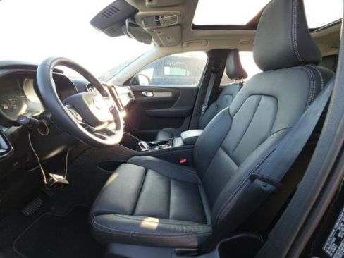Used 2026 Volvo XC40 B5 Plus AWD/4WD image 2