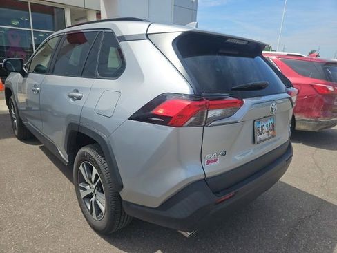 Used 2022 Toyota RAV4 XLE AWD/4WD image 3