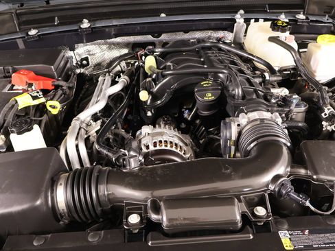Used 2025 Jeep Gladiator Mojave w/ Steel Bumper Group AWD/4WD image 18
