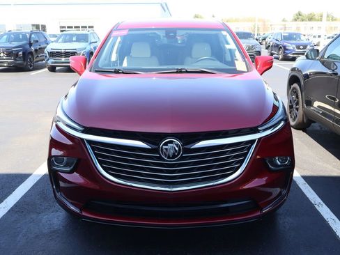 Used 2024 Buick Enclave Essence image 2