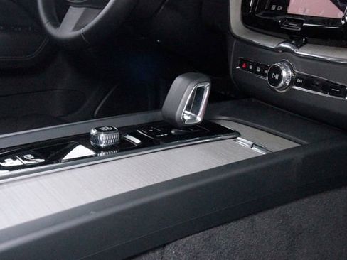 Certified 2025 Volvo XC60 B5 Plus AWD/4WD image 13