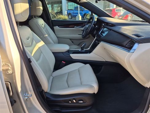 Used 2017 Cadillac XT5 Luxury image 24