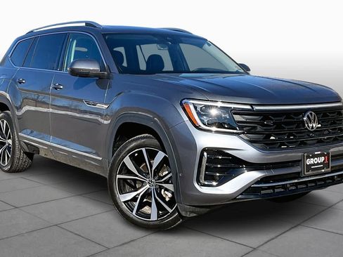 Used 2024 Volkswagen Atlas SEL Premium R-Line image 2