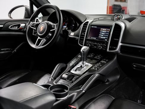 Used 2015 Porsche Cayenne Diesel AWD/4WD image 25