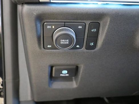 Used 2025 Ford Expedition Max Platinum w/ Platinum Ultimate Package AWD/4WD image 30