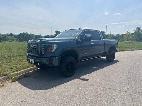 Used 2025 GMC Sierra 2500 Denali Ultimate w/ Max Trailering Package AWD/4WD image 2
