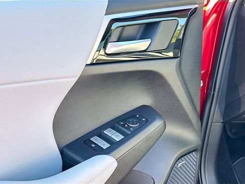 New 2025 Mitsubishi Outlander SE image 13