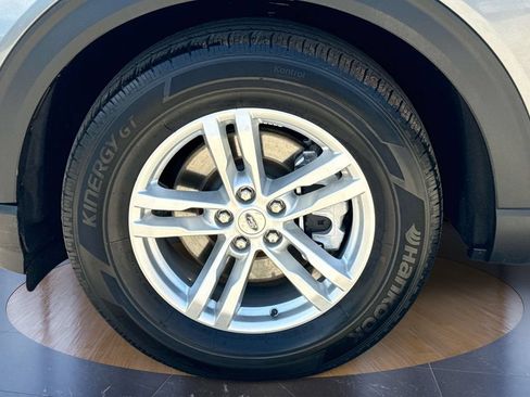 Used 2023 Ford Explorer XLT RWD image 36