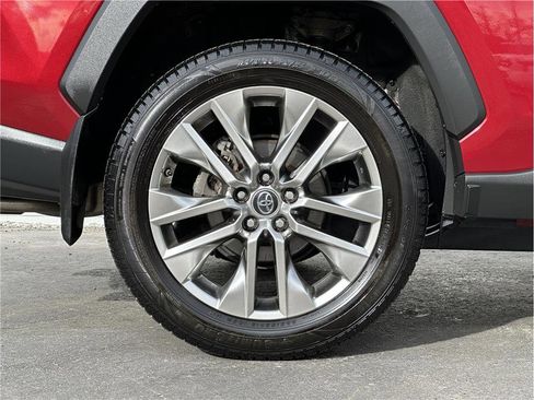 Used 2019 Toyota RAV4 XLE Premium image 31