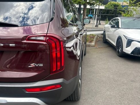 Used 2020 Kia Telluride S w/ S 8 Passenger Seating Package AWD/4WD image 5