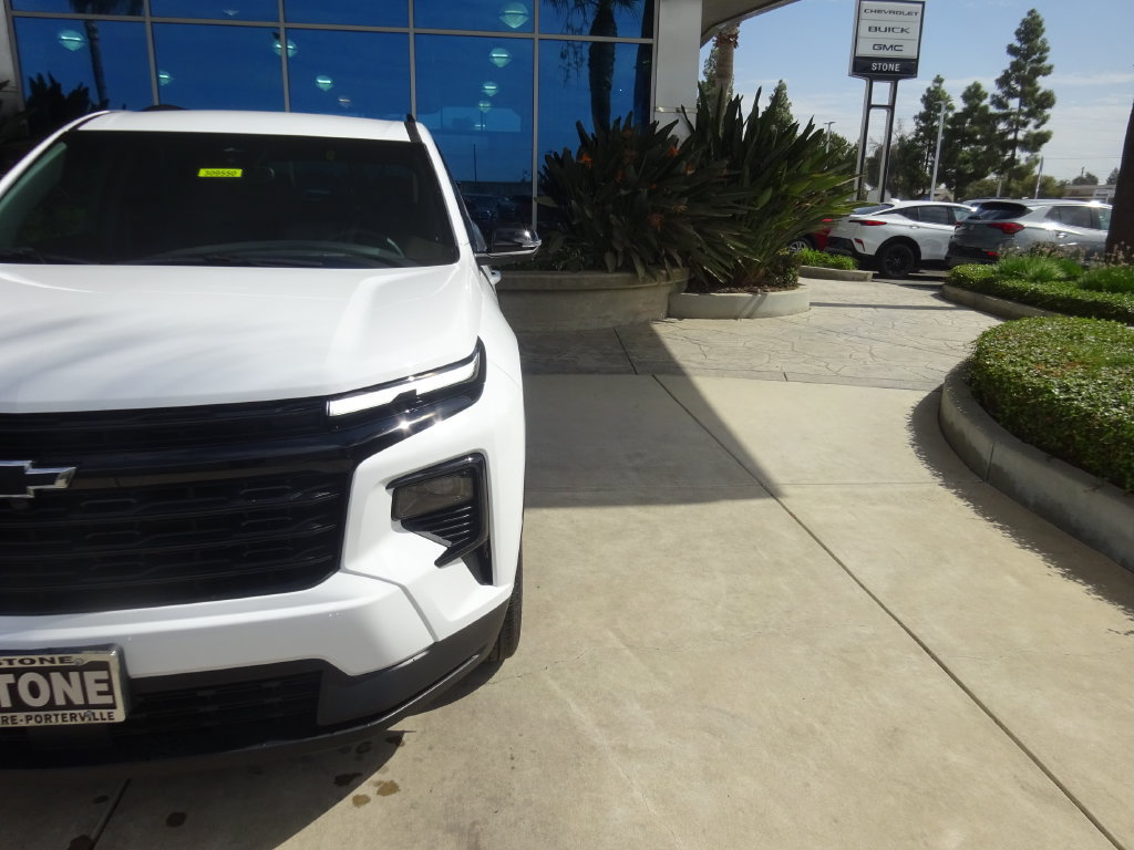 Used 2026 Chevrolet Traverse LT w/ Midnight/Sport Edition FWD image 32
