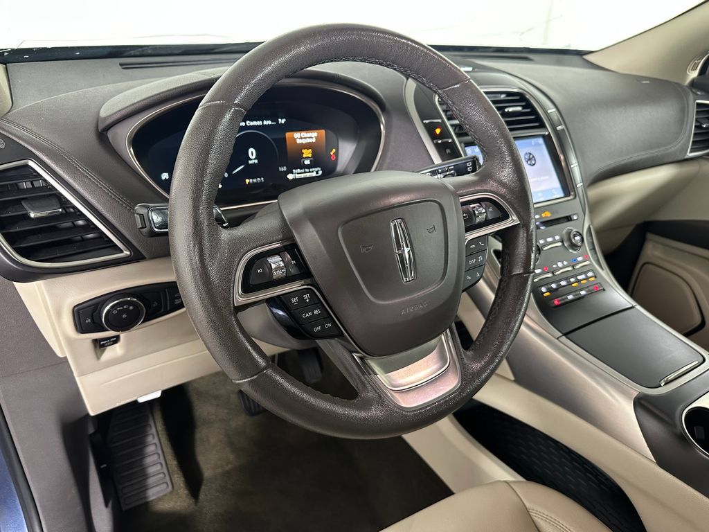 Used 2019 Lincoln Nautilus Premier AWD/4WD image 9