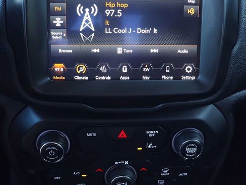 Used 2022 Jeep Renegade Latitude w/ Convenience Group image 45