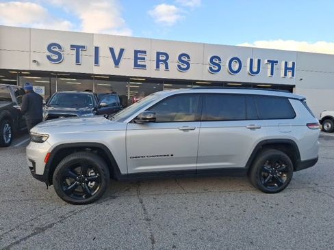 Used 2024 Jeep Grand Cherokee L Limited w/ Black Appearance Package image 5