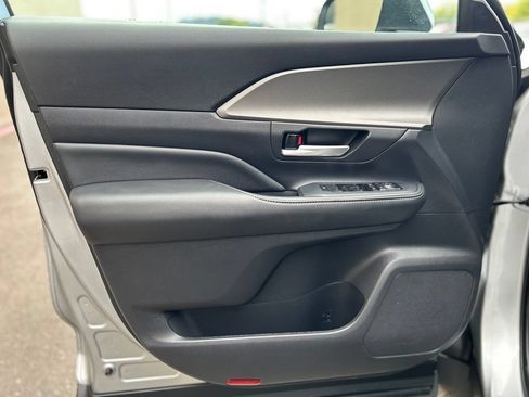 Used 2025 Toyota Grand Highlander AWD Hybrid image 16