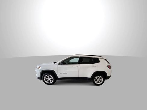 Used 2024 Jeep Compass Latitude AWD/4WD image 5