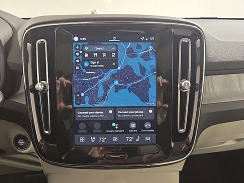 New 2026 Volvo XC40 B5 Ultra w/ Climate Package image 17