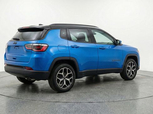Used 2025 Jeep Compass Limited image 9