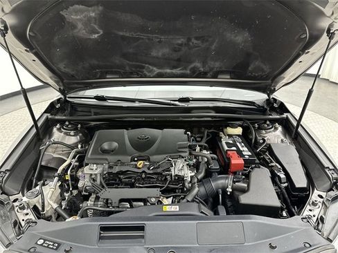 Used 2018 Toyota Camry LE image 24