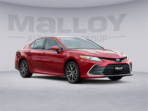 Used 2023 Toyota Camry XLE image 1