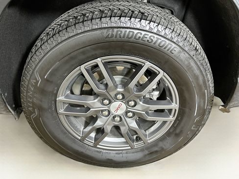 Used 2025 GMC Acadia Elevation image 11