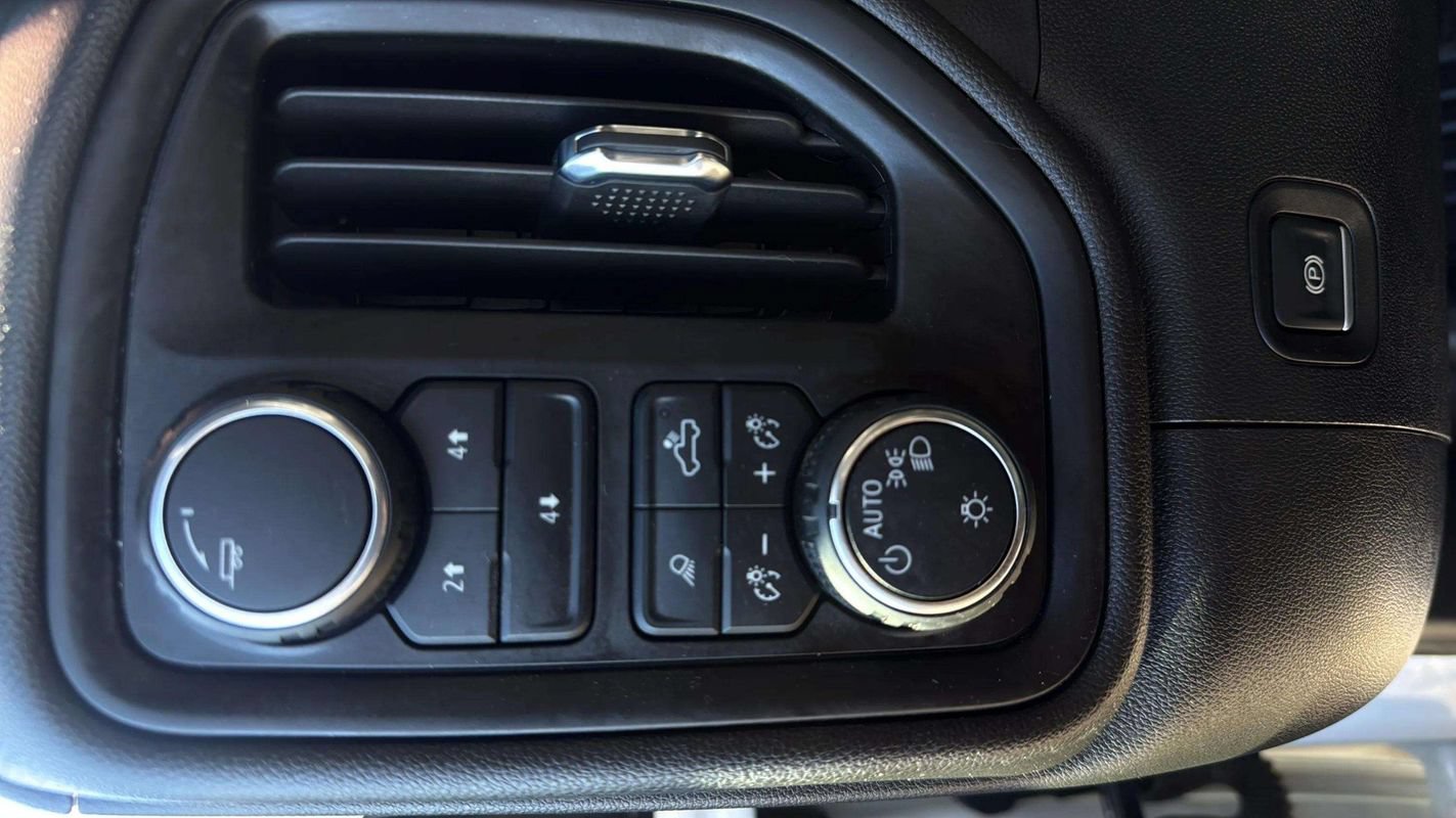 Used 2025 Chevrolet Silverado 3500 W/T AWD/4WD image 16