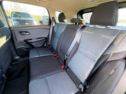 Used 2023 Nissan Rogue SV image 14