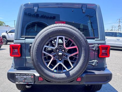 New 2026 Jeep Wrangler Unlimited Sahara AWD/4WD image 6