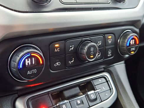 Used 2020 GMC Acadia SLE w/ Driver Convenience Package image 21