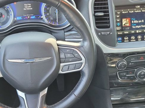 Used 2022 Chrysler 300 Touring L image 13