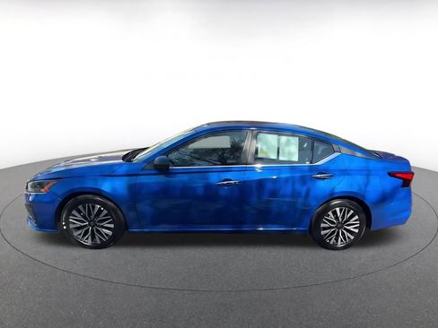 Used 2025 Nissan Altima 2.5 SV FWD image 9