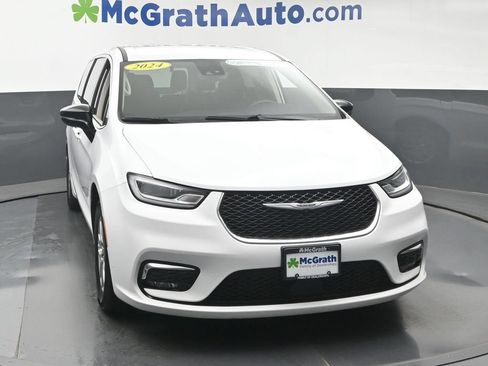 Used 2024 Chrysler Pacifica Touring-L FWD image 5