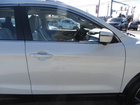 Used 2022 Nissan Rogue Sport SL w/ Premium Package image 40